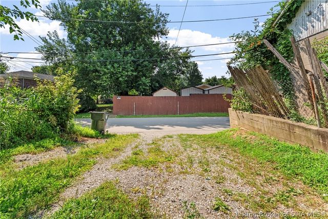 1804 E Spring Street, New Albany, IN 47150
