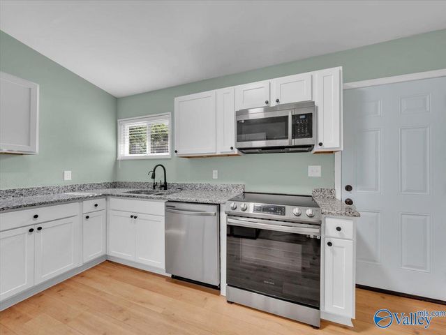 2912 Hillsboro Road, Huntsville, AL 35805