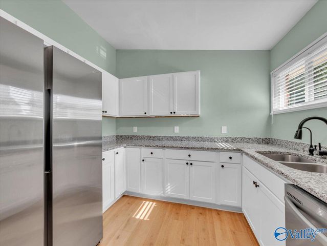2912 Hillsboro Road, Huntsville, AL 35805