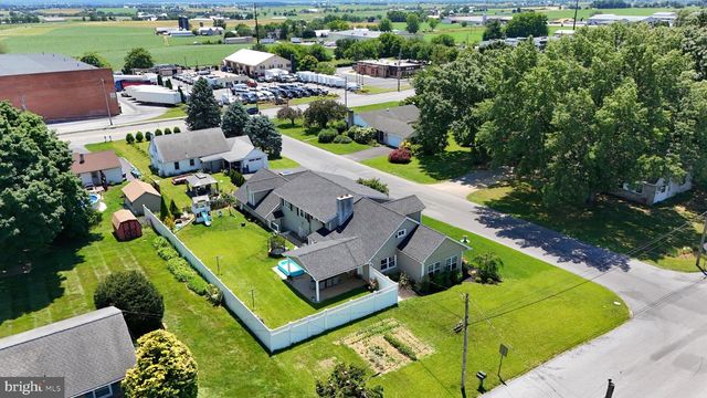 111 WATER ST, New Holland, PA 17557