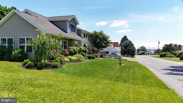 111 WATER ST, New Holland, PA 17557