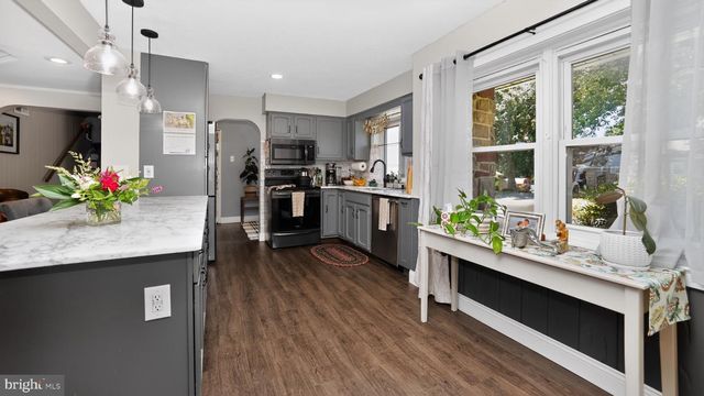 111 WATER ST, New Holland, PA 17557