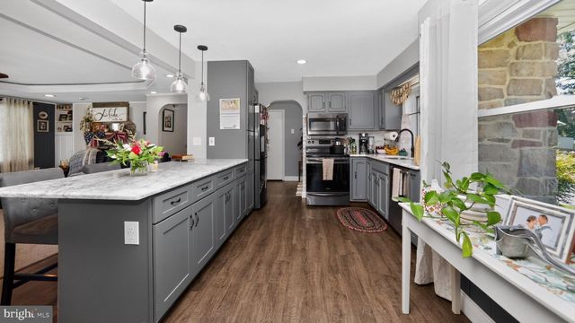 111 WATER ST, New Holland, PA 17557