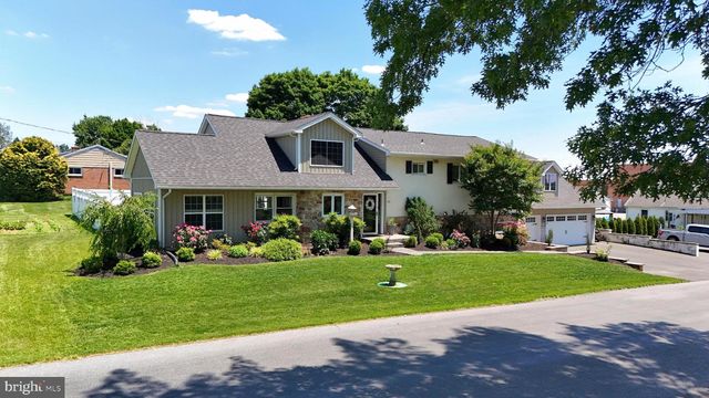 111 WATER ST, New Holland, PA 17557