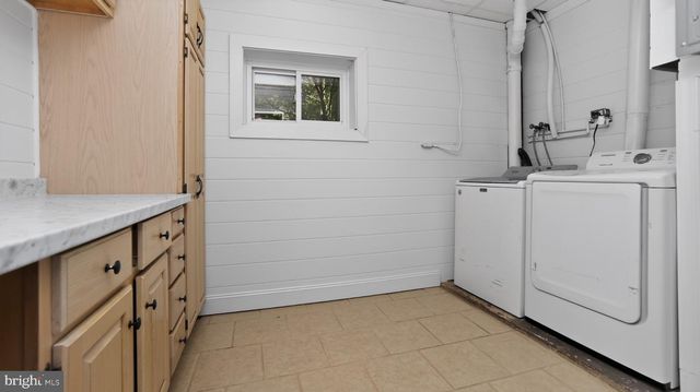 111 WATER ST, New Holland, PA 17557