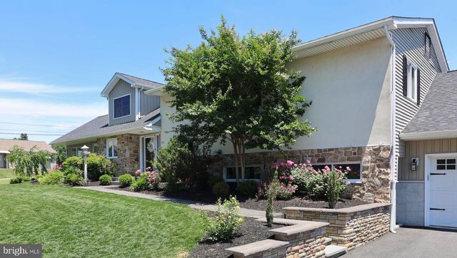 111 WATER ST, New Holland, PA 17557