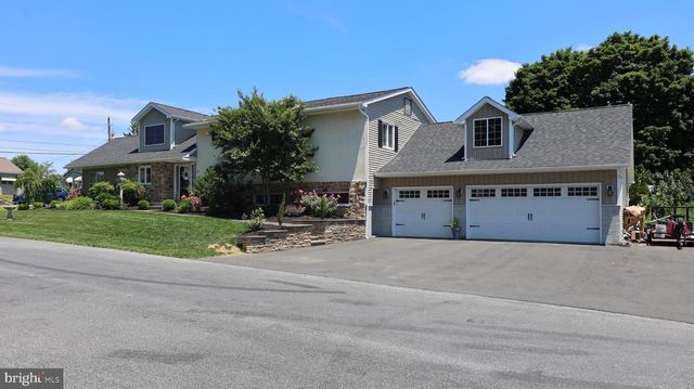 111 WATER ST, New Holland, PA 17557