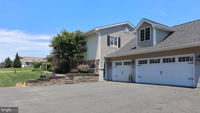 111 WATER ST, New Holland, PA 17557