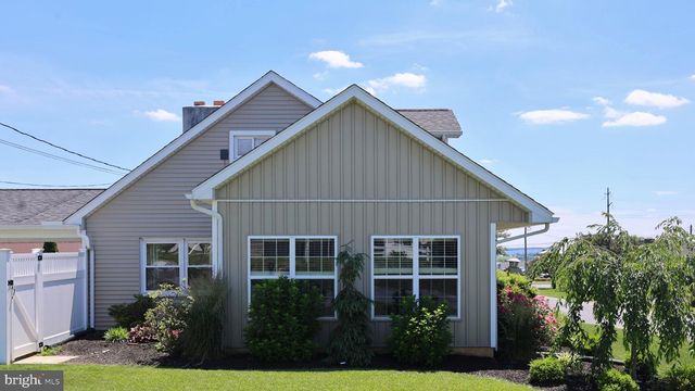 111 WATER ST, New Holland, PA 17557