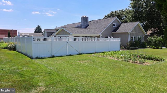 111 WATER ST, New Holland, PA 17557