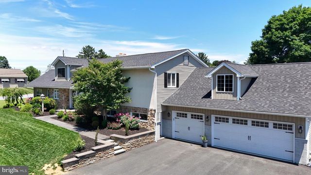 111 WATER ST, New Holland, PA 17557