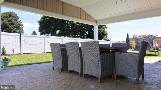 111 WATER ST, New Holland, PA 17557
