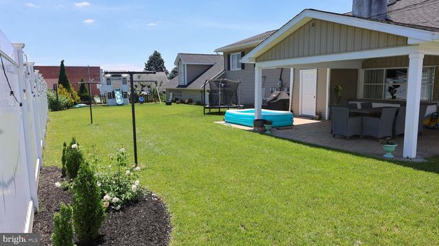 111 WATER ST, New Holland, PA 17557