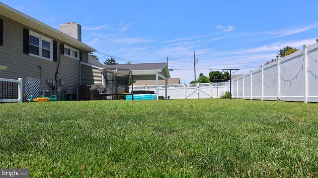 111 WATER ST, New Holland, PA 17557