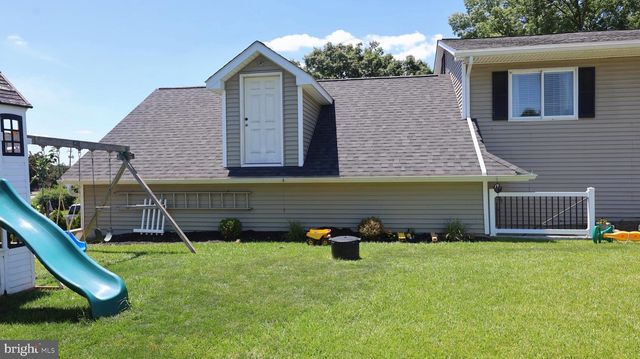 111 WATER ST, New Holland, PA 17557