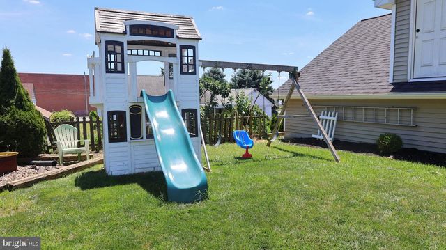 111 WATER ST, New Holland, PA 17557
