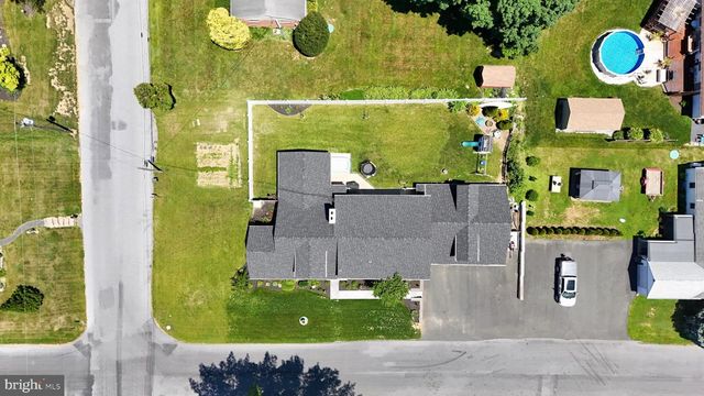 111 WATER ST, New Holland, PA 17557
