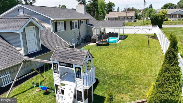 111 WATER ST, New Holland, PA 17557