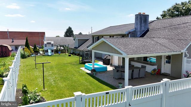 111 WATER ST, New Holland, PA 17557