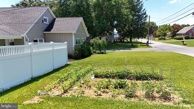111 WATER ST, New Holland, PA 17557