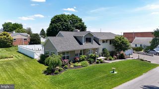 111 WATER ST, New Holland, PA 17557