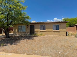 2201 E Alaska Street, Tucson, AZ 85706