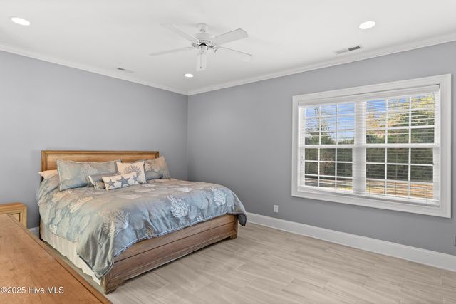 100 Lindy Court, Hampstead, NC 28443