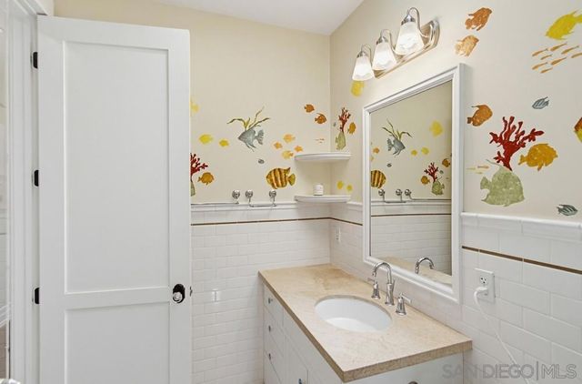 464 C, Coronado, CA 92118