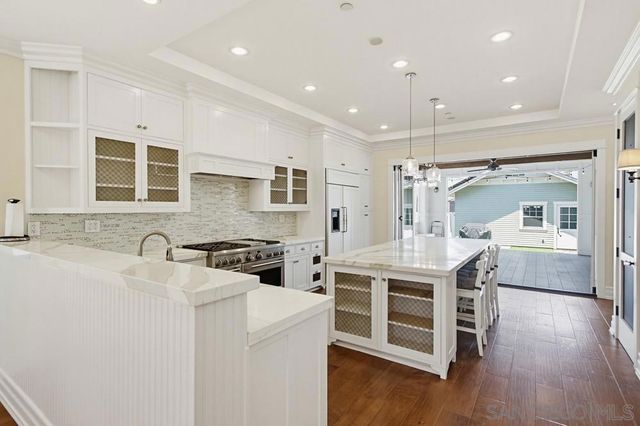 464 C, Coronado, CA 92118