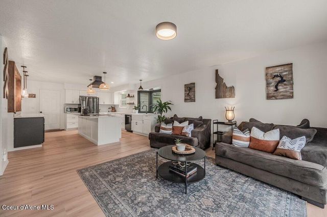 6051 E Kingswood LN, Coeur D'alene, ID 83814