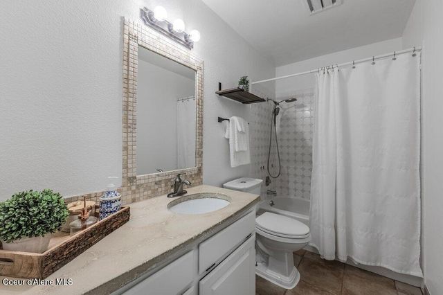 6051 E Kingswood LN, Coeur D'alene, ID 83814