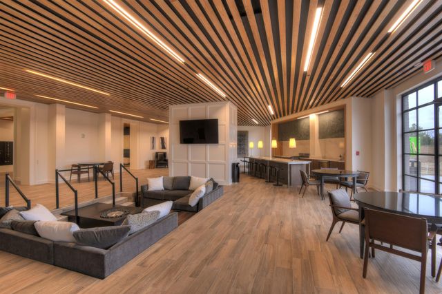 717 S Riverside Dr Apt 903, Memphis, TN 38103