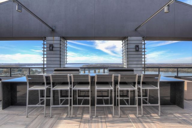 717 S Riverside Dr Apt 903, Memphis, TN 38103