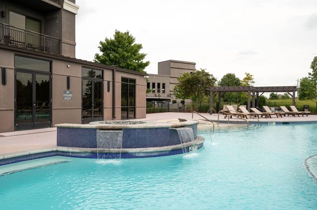 717 S Riverside Dr Apt 903, Memphis, TN 38103