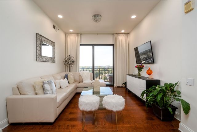 717 S Riverside Dr Apt 903, Memphis, TN 38103