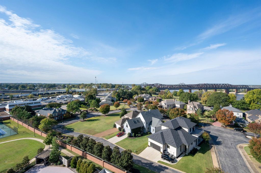 717 S Riverside Dr Apt 903, Memphis, TN 38103