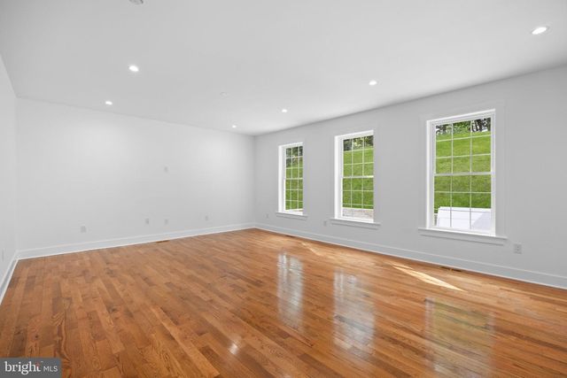 16088 DEER PARK DR, Dumfries, VA 22025