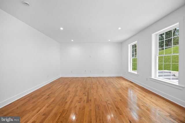 16088 DEER PARK DR, Dumfries, VA 22025