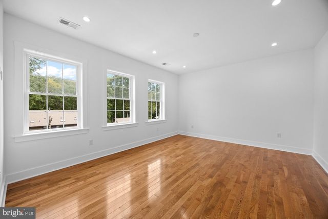 16088 DEER PARK DR, Dumfries, VA 22025