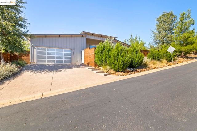 18870 Old Bridge Rd, Jamestown, CA 95327