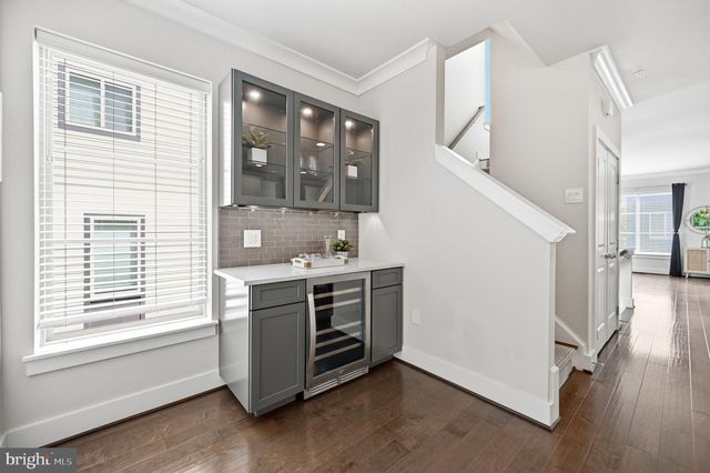 2874 LOWEN RD, Alexandria, VA 22303