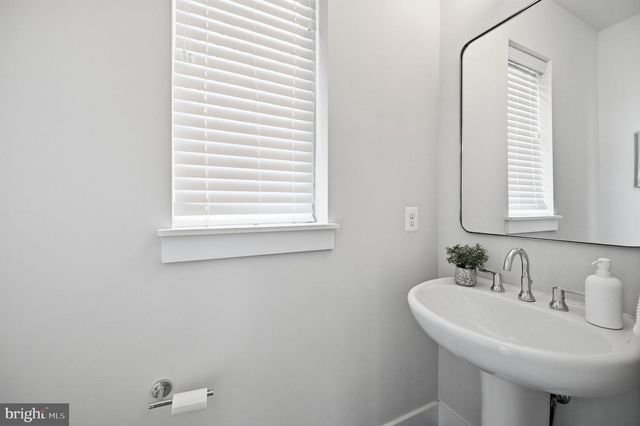 2874 LOWEN RD, Alexandria, VA 22303