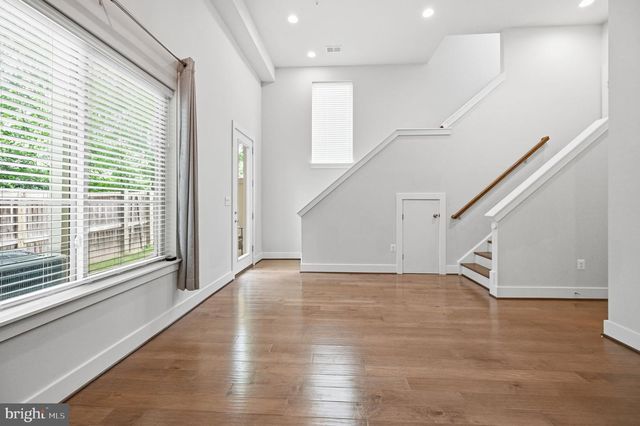 2874 LOWEN RD, Alexandria, VA 22303