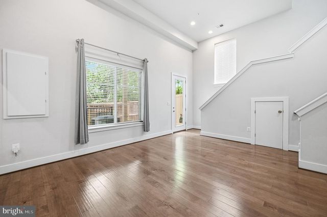 2874 LOWEN RD, Alexandria, VA 22303