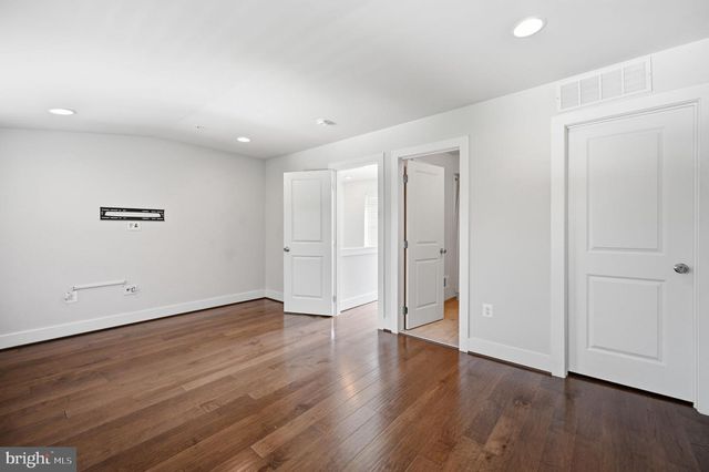 2874 LOWEN RD, Alexandria, VA 22303
