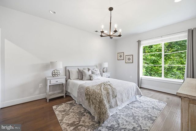 2874 LOWEN RD, Alexandria, VA 22303