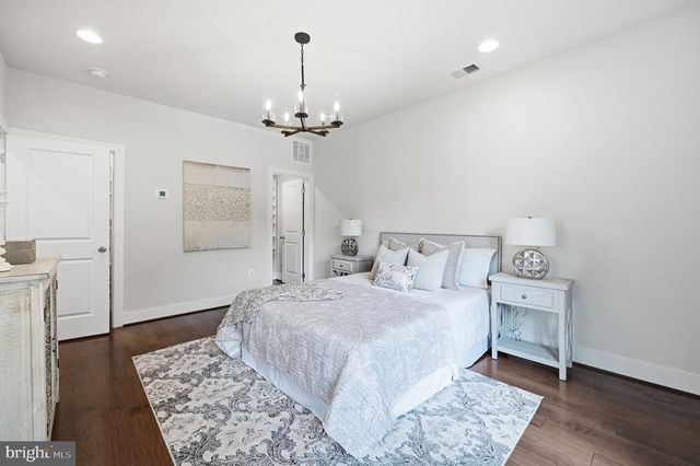 2874 LOWEN RD, Alexandria, VA 22303