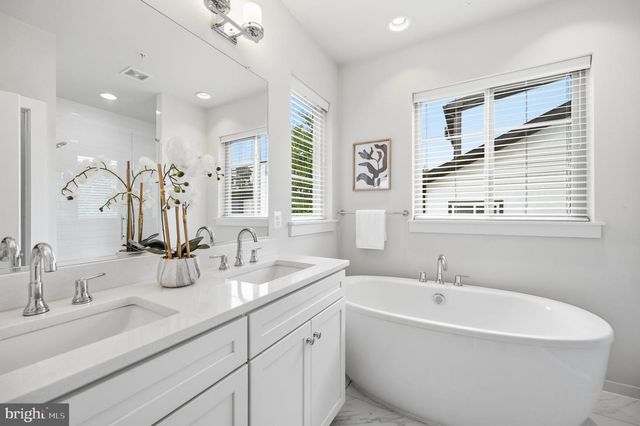 2874 LOWEN RD, Alexandria, VA 22303