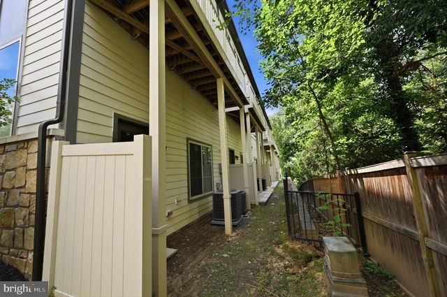 2874 LOWEN RD, Alexandria, VA 22303