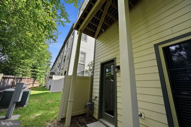 2874 LOWEN RD, Alexandria, VA 22303